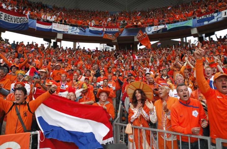 oranje fans in stadion