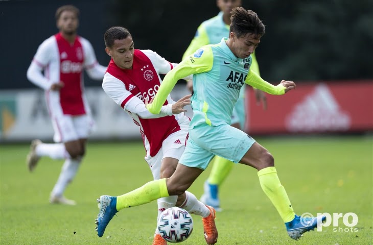 ajax en az speler in duel om de bol