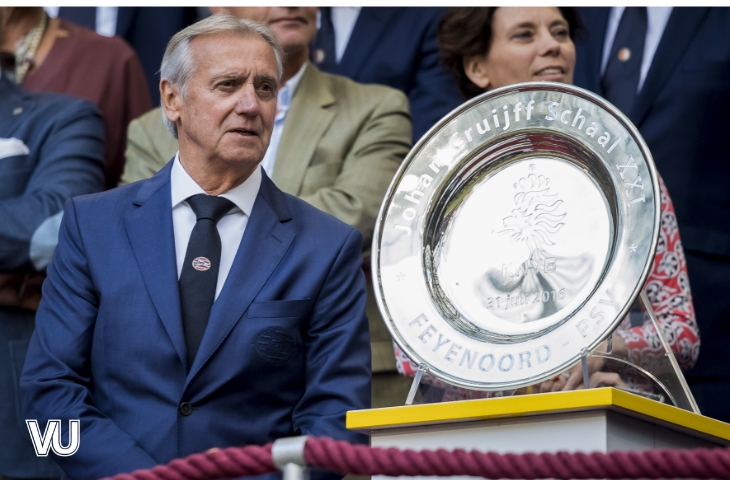 Willy va der Kuijlen met Johan Cruijff schaal 